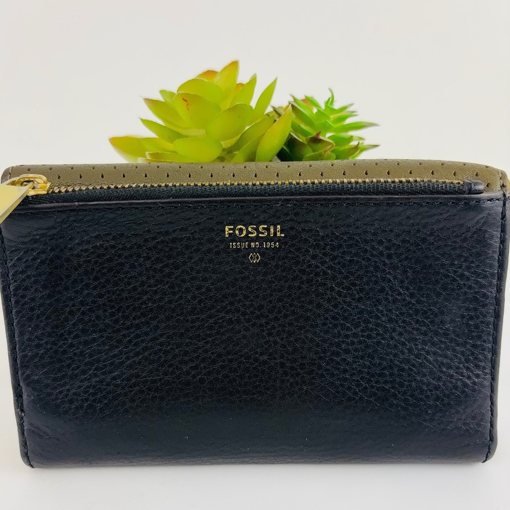 Fossil Preston Black & Olive Perforated Leather Zip‎ Wristlet Wallet